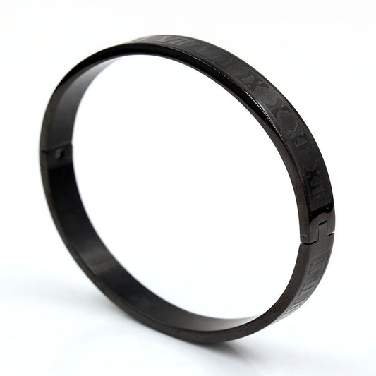 Pulseira com letras romanas