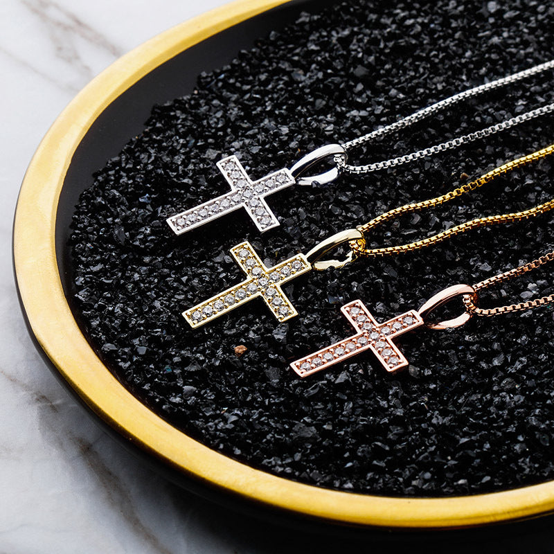 colar com pingente de cruz