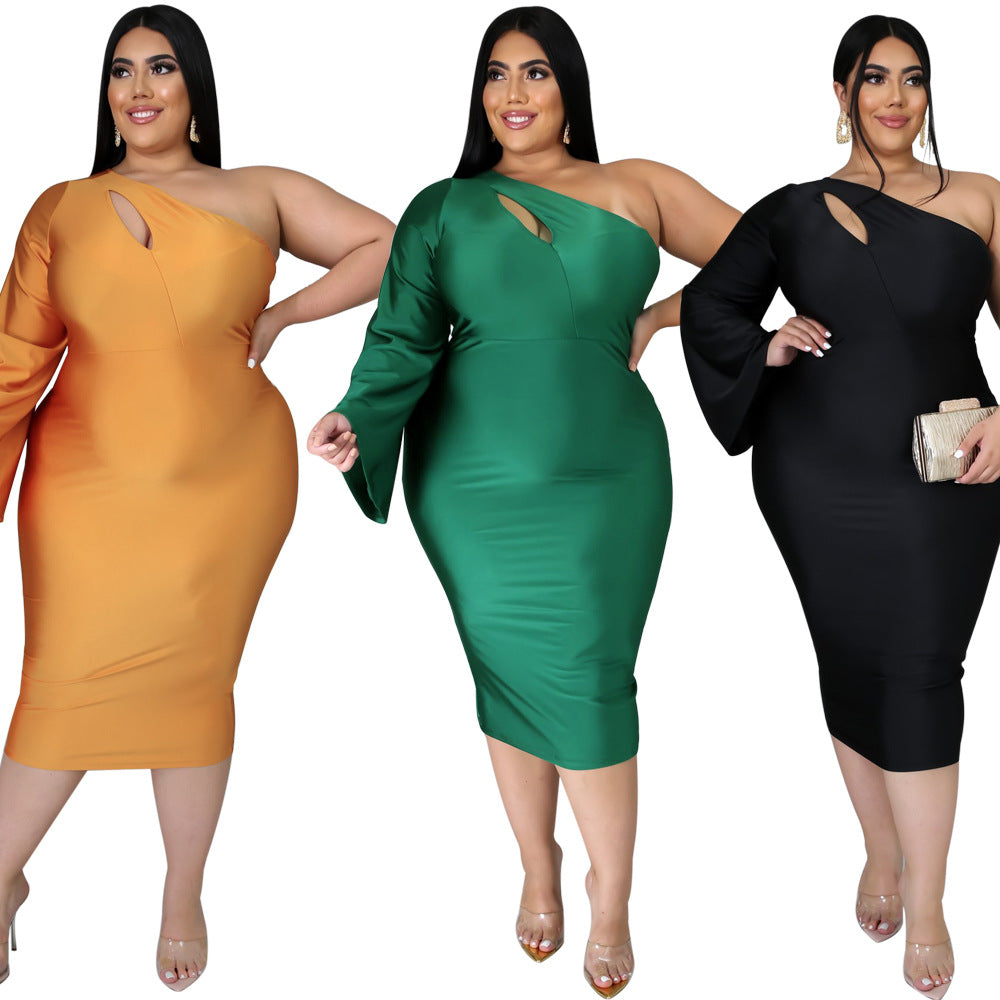 Vestido feminino de alças finas com ombros assimétricos