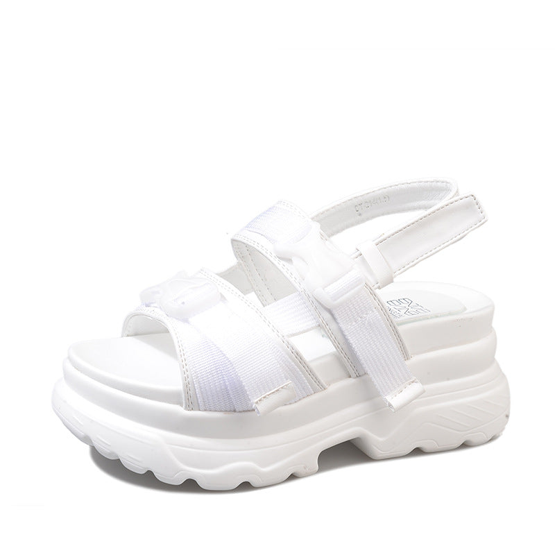   Sandália feminina de sola grossa