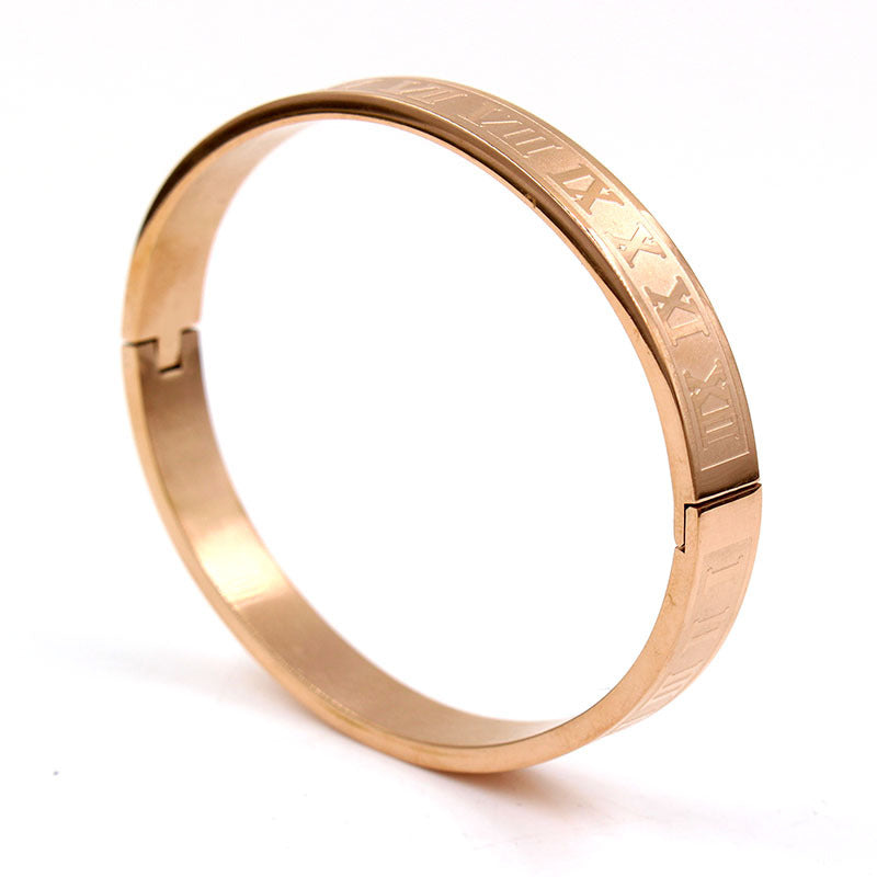 Pulseira com  letras romanas