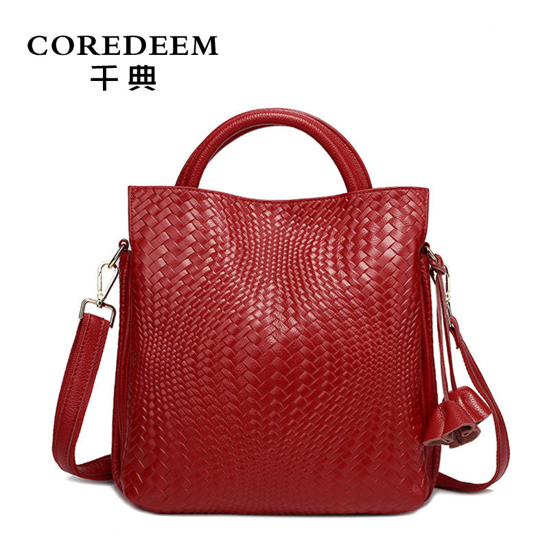  Bolsa feminina   em couro genuíno