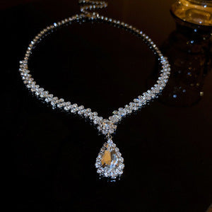 Conjunto com brincos e colar feminino