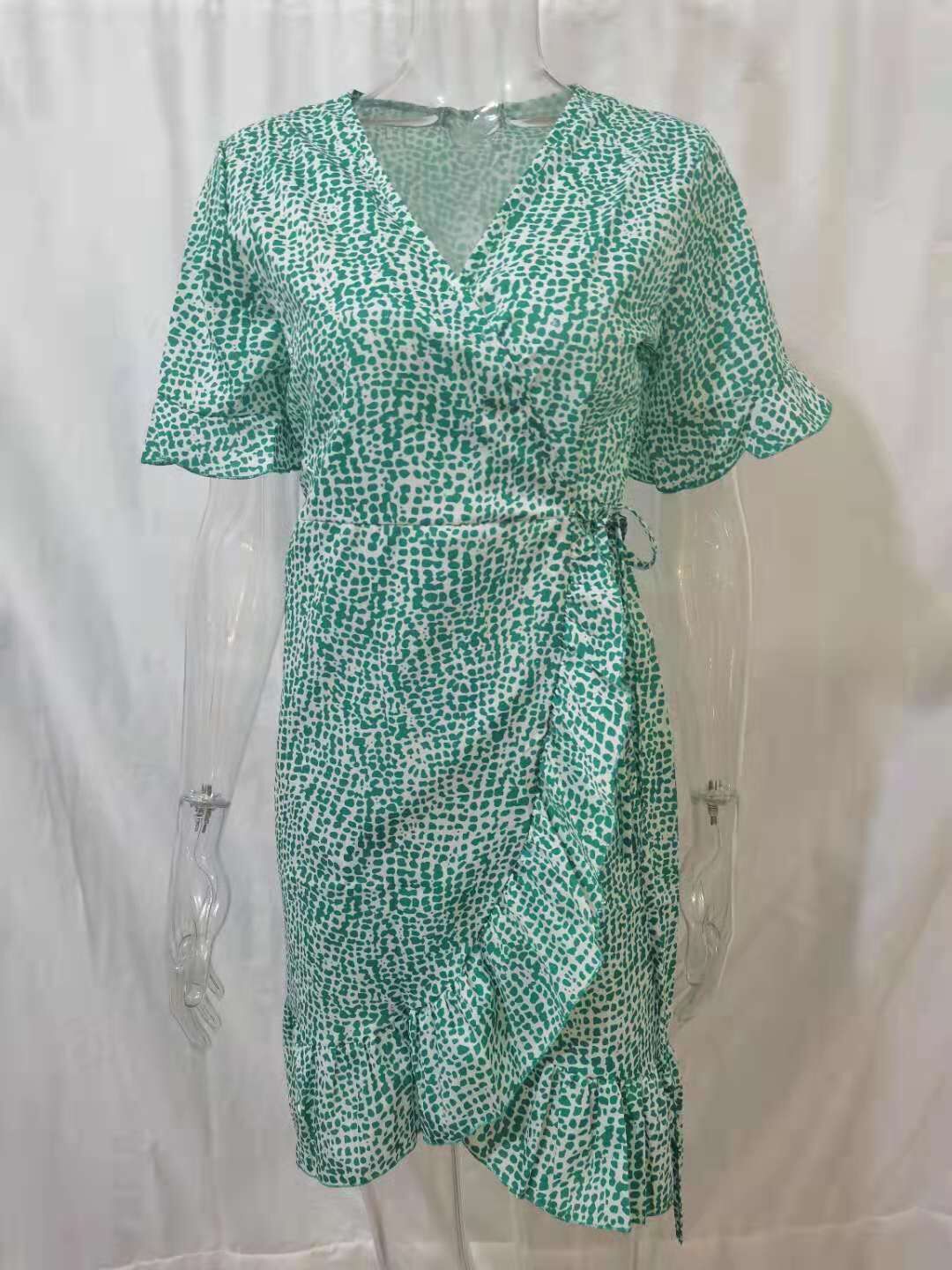 Vestido floral com decote em V