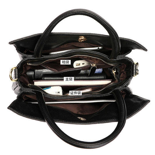  Bolsa feminina   em couro genuíno