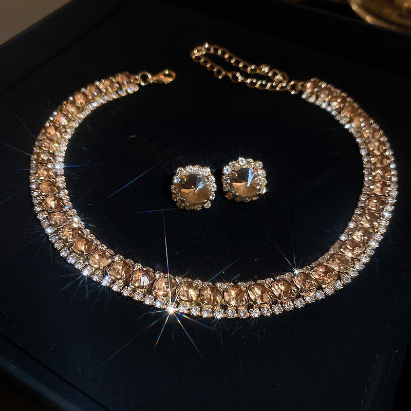 Conjunto com brincos e colar feminino