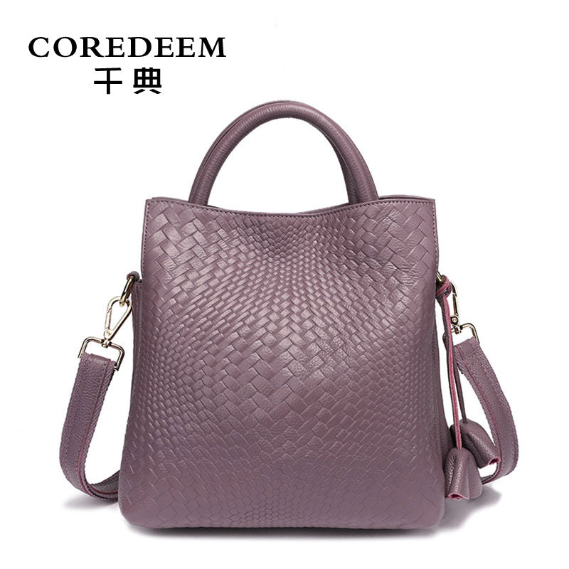  Bolsa feminina   em couro genuíno