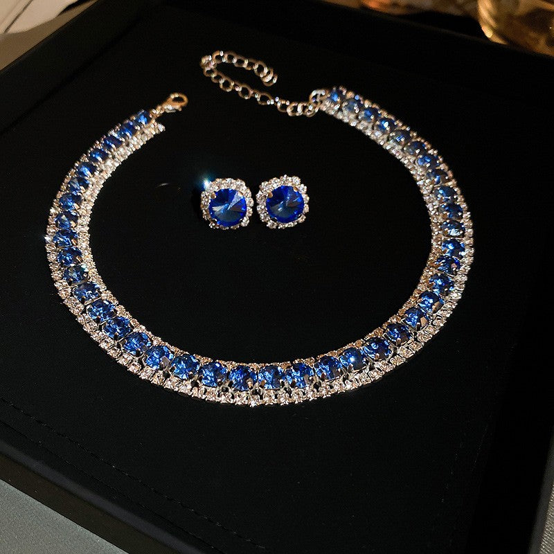 Conjunto com brincos e colar feminino