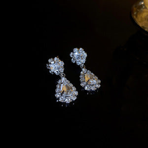 Conjunto com brincos e colar feminino